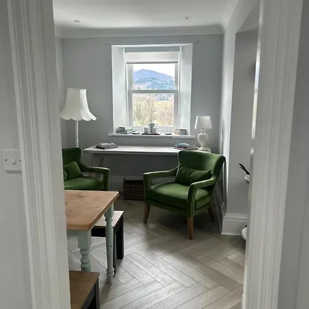 Stunning 2 Bedroom In Apartment *