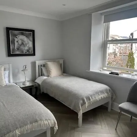 Apartment Stunning 2 Bedroom In *