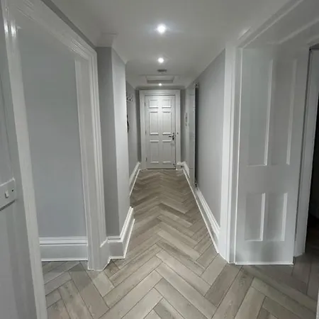 Stunning 2 Bedroom In Apartment