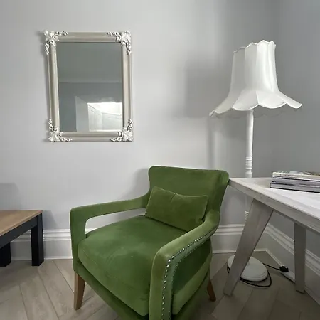 Stunning 2 Bedroom In *