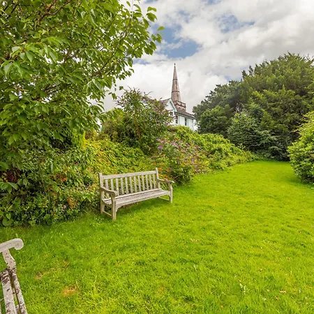 Stunning 2 Bedroom In Apartment *