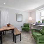 Stunning 2 Bedroom In Apartamento