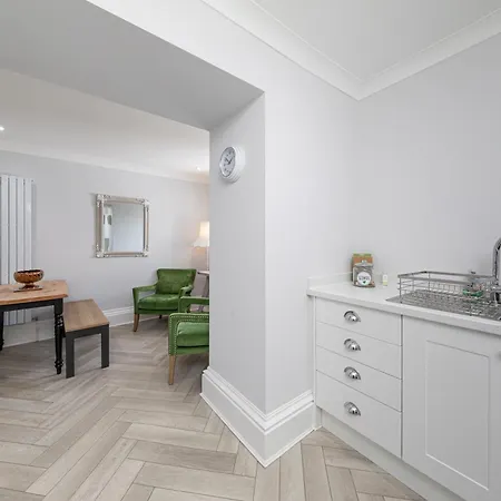 Stunning 2 Bedroom In