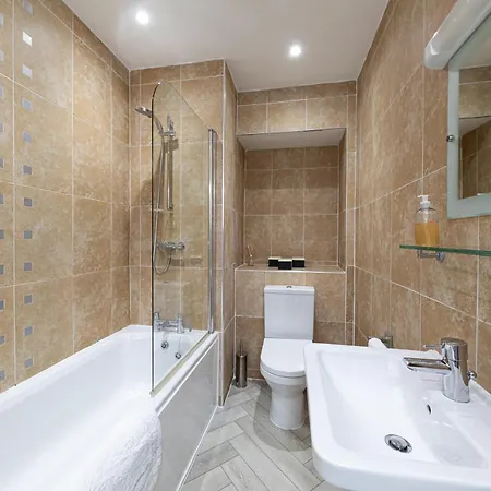 Stunning 2 Bedroom In דירה קזיק