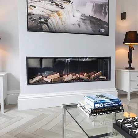 Stunning 2 Bedroom In