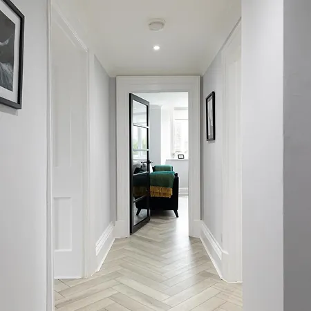 Stunning 2 Bedroom In *