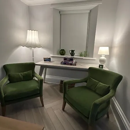 Stunning 2 Bedroom In דירה קזיק