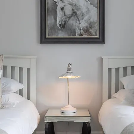 Stunning 2 Bedroom In *