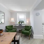 Stunning 2 Bedroom In * 케직